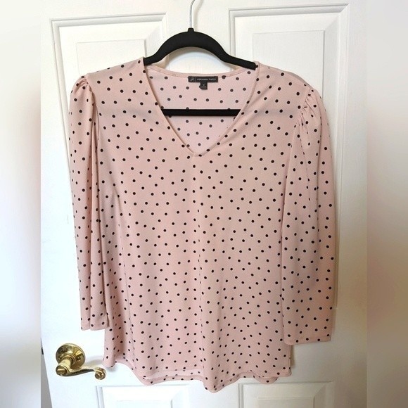 Adrianna Papell Tops - 🔥 Adrianna Papell pink top with dots - Medium